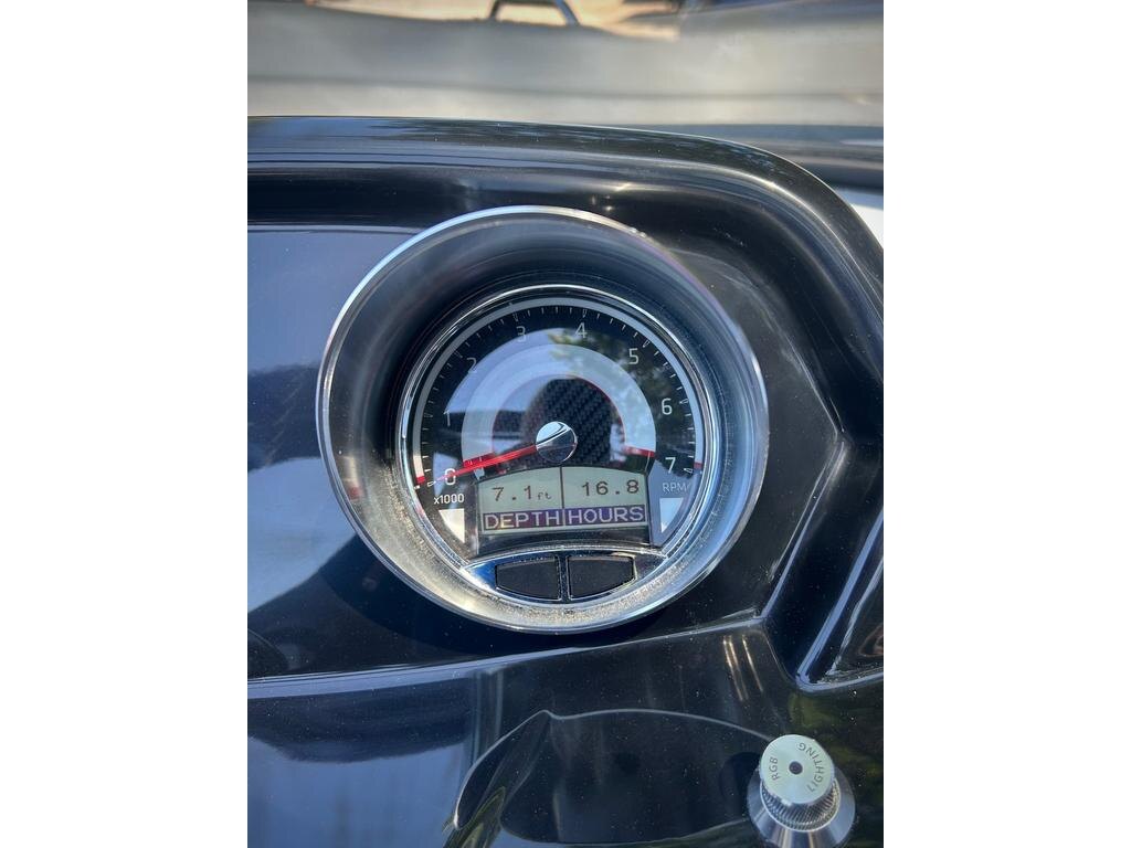 2022 Glastron GX 215 W/MERCRUISER 6.2L