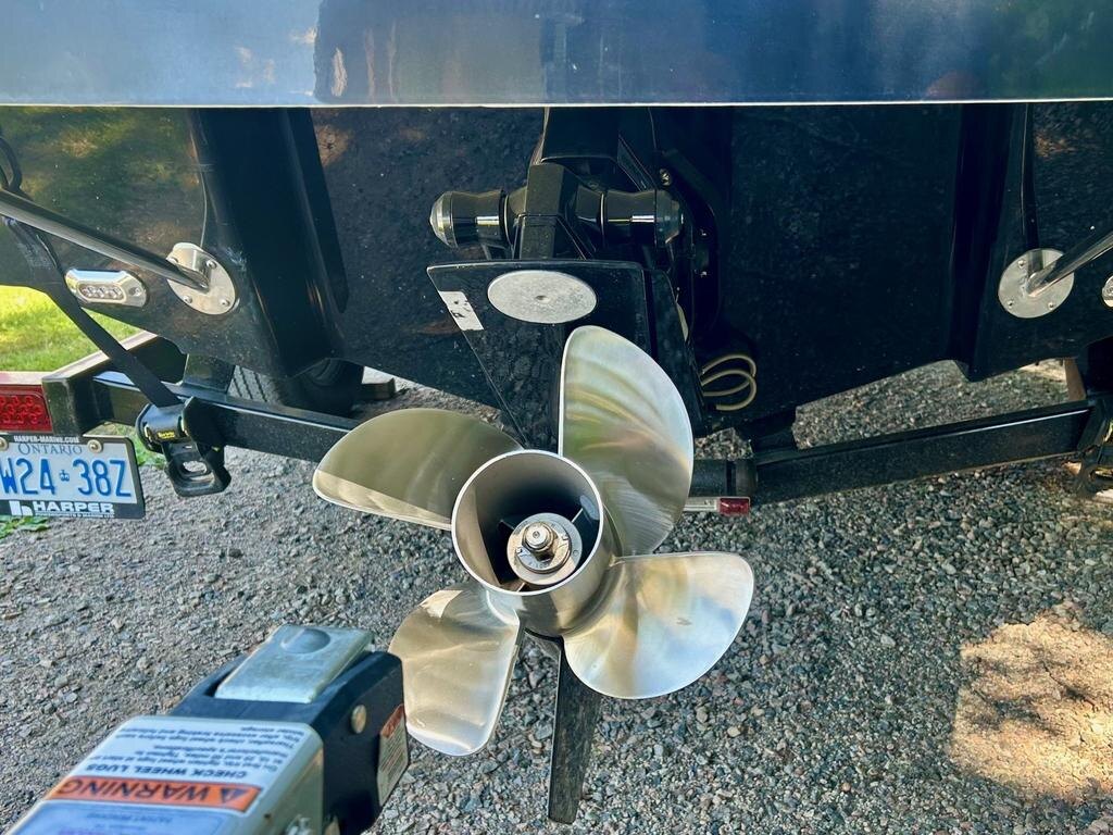 2022 Glastron GX 215 W/MERCRUISER 6.2L