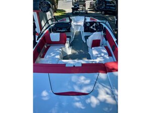 2022 Glastron GX 215 W/MERCRUISER 6.2L