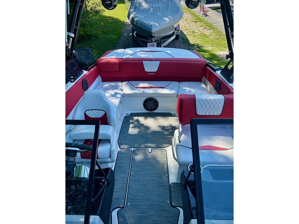 2022 Glastron GX 215 W/MERCRUISER 6.2L