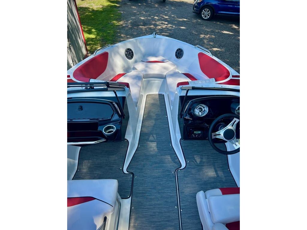 2022 Glastron GX 215 W/MERCRUISER 6.2L