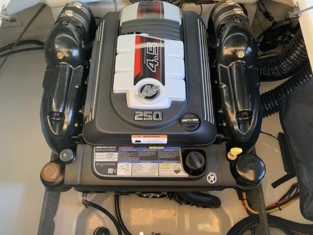 2024 Glastron GX 215 W/MERCRUISER 4.5L MPI