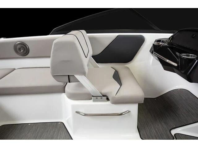 2024 Glastron GX 215 W/MERCRUISER 4.5L MPI