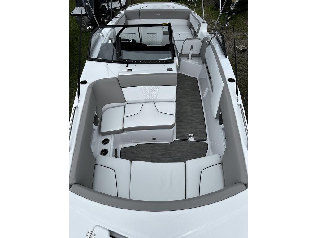 2024 Glastron GTD 245 W/MERCRUISER 6.2L