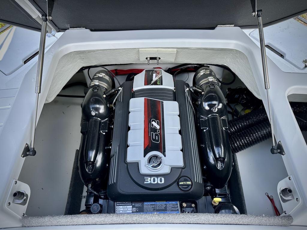 2024 Glastron GTD 245 W/MERCRUISER 6.2L