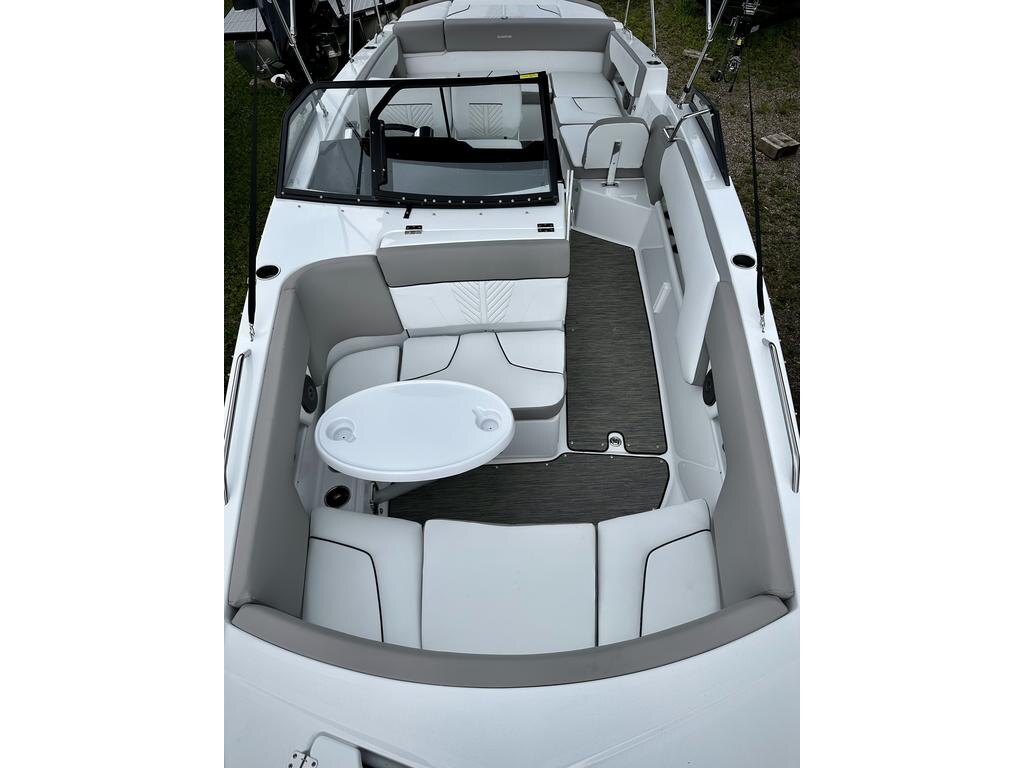 2024 Glastron GTD 245 W/MERCRUISER 6.2L