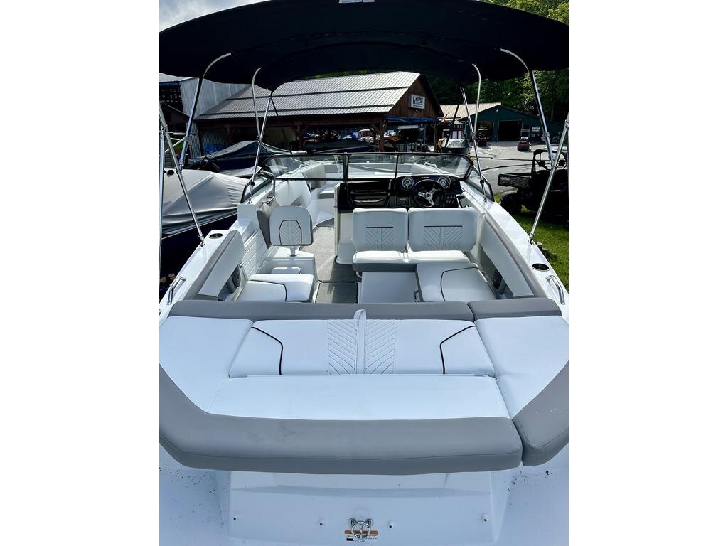 2024 Glastron GTD 245 W/MERCRUISER 6.2L