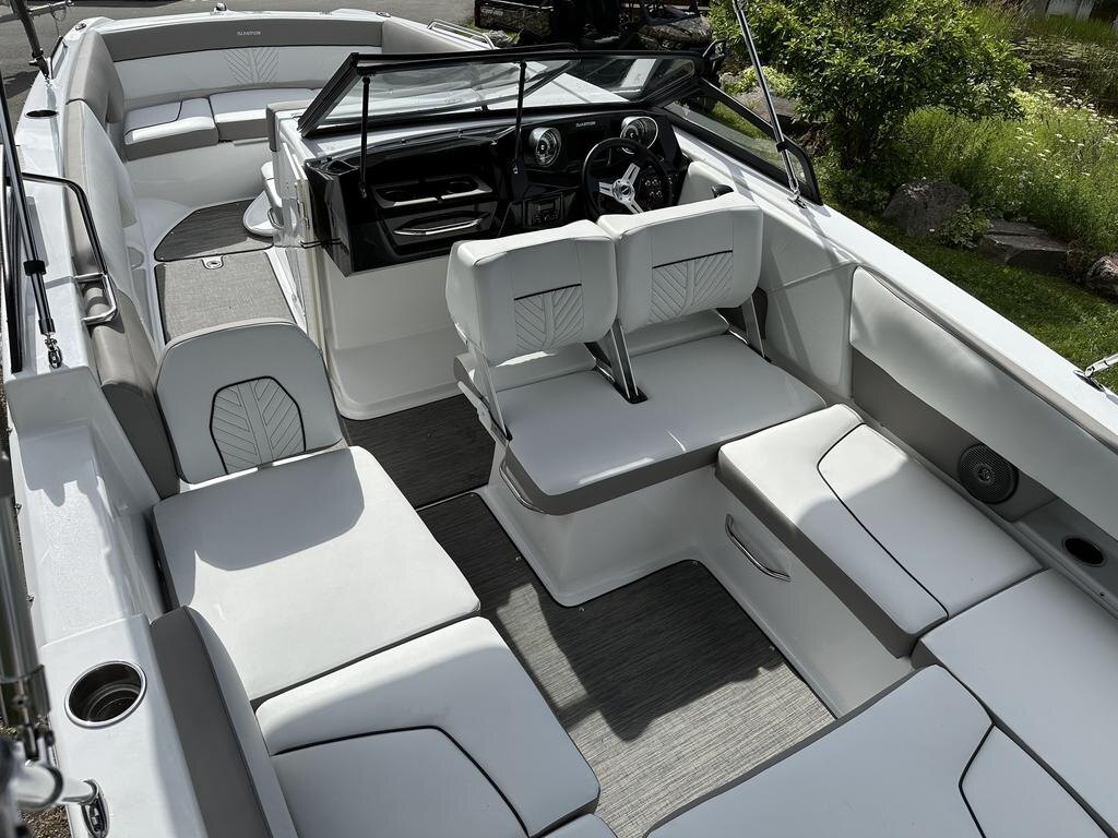 2024 Glastron GTD 245 W/MERCRUISER 6.2L
