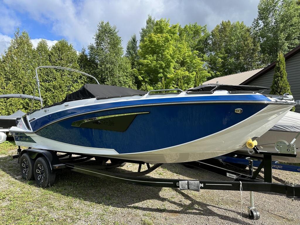 2024 Glastron GTD 245 W/MERCRUISER 6.2L