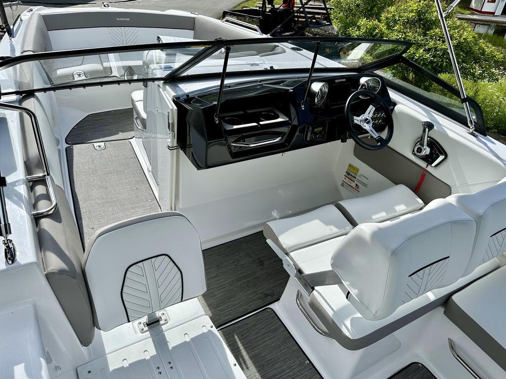 2024 Glastron GTD 245 W/MERCRUISER 6.2L