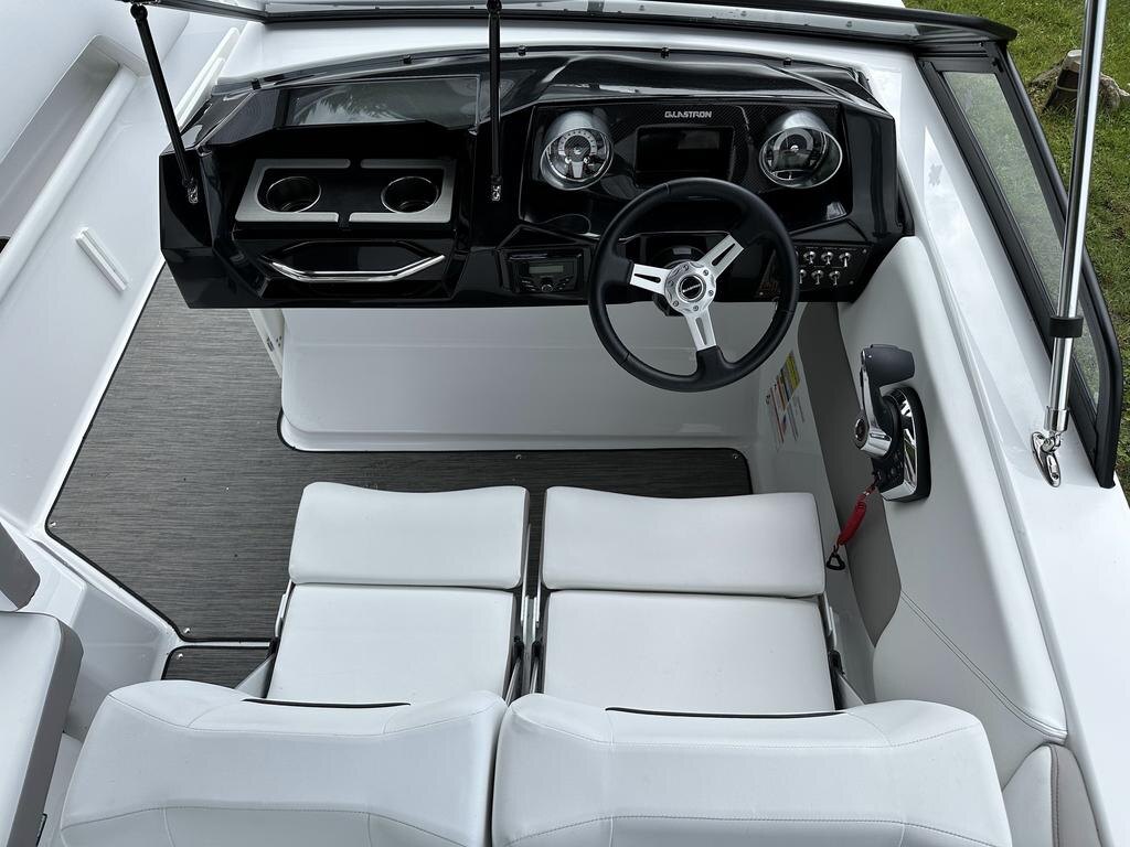 2024 Glastron GTD 245 W/MERCRUISER 6.2L