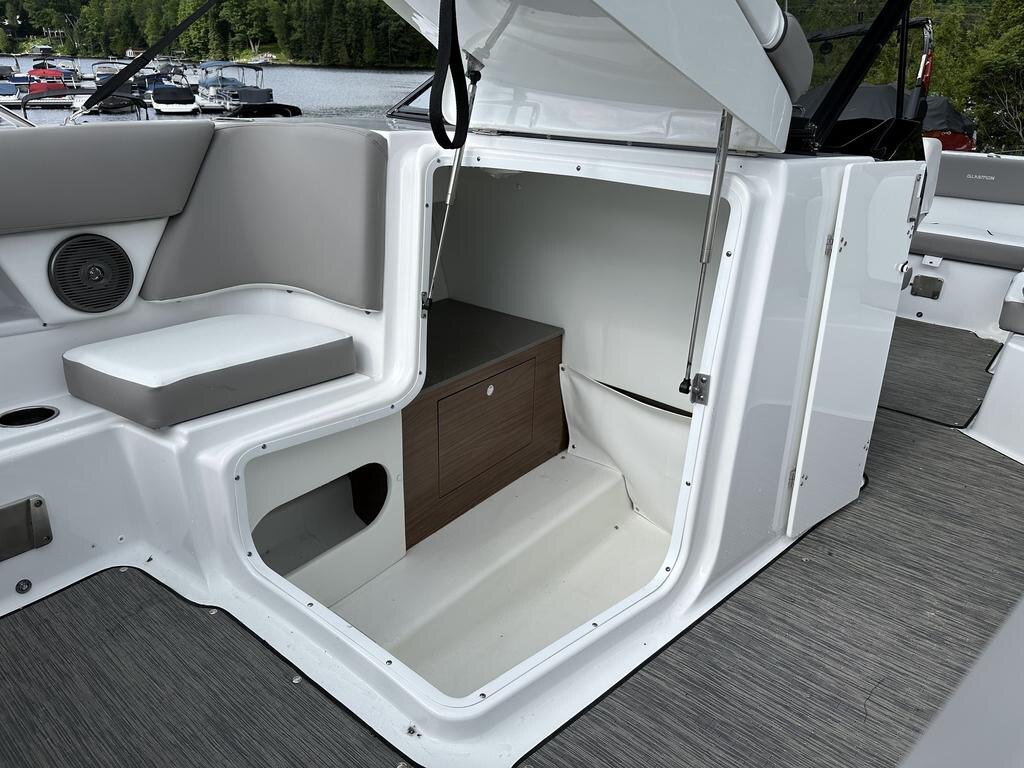 2024 Glastron GTD 245 W/MERCRUISER 6.2L