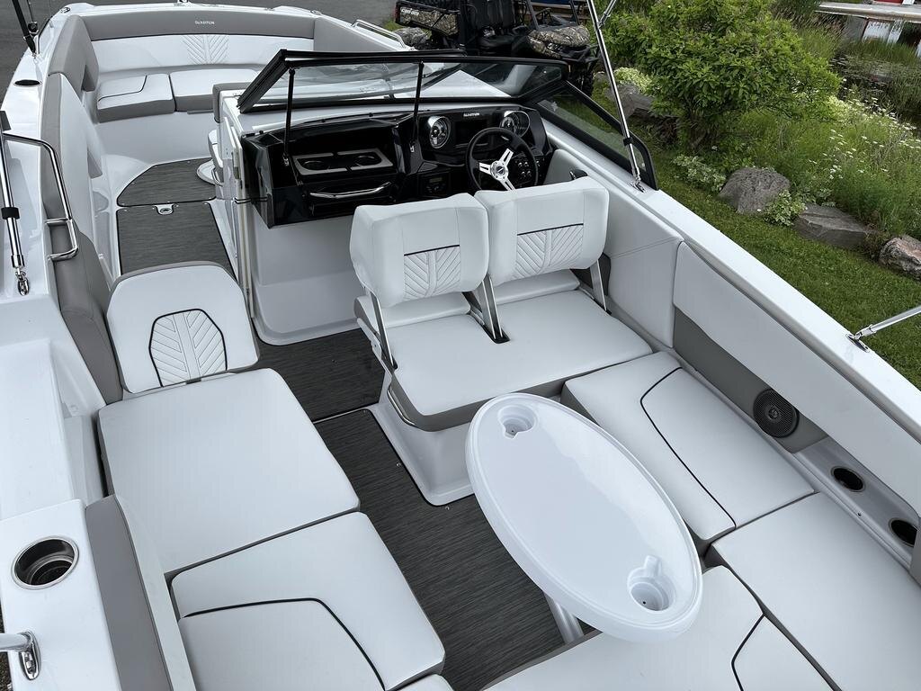 2024 Glastron GTD 245 W/MERCRUISER 6.2L