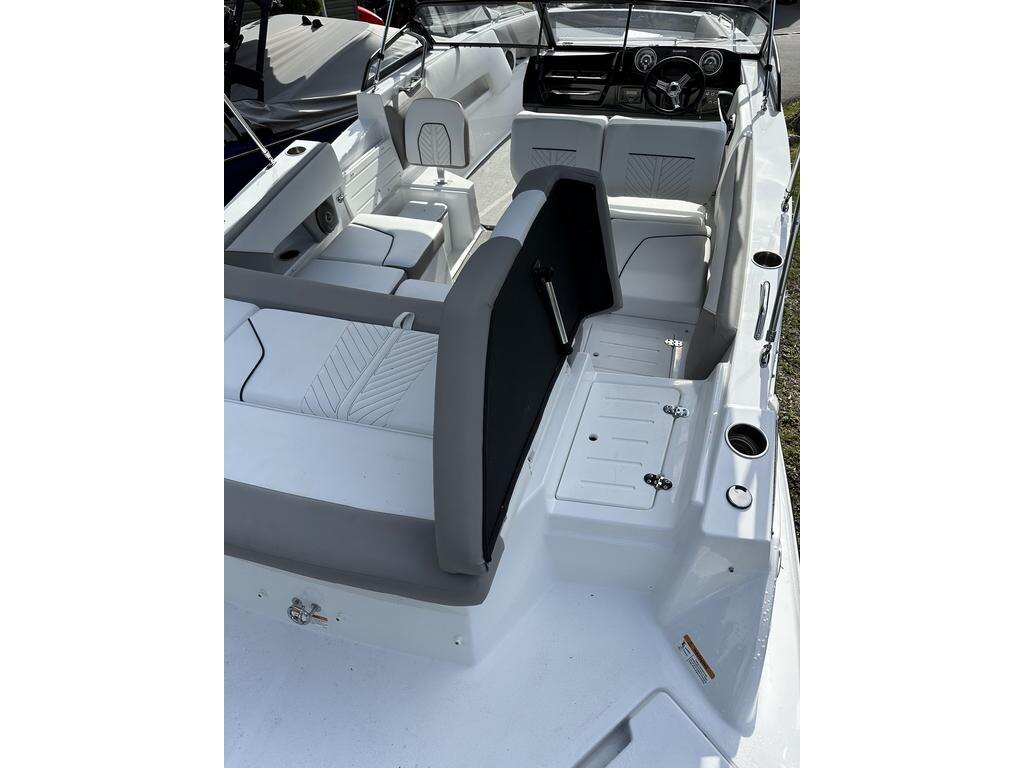 2024 Glastron GTD 245 W/MERCRUISER 6.2L
