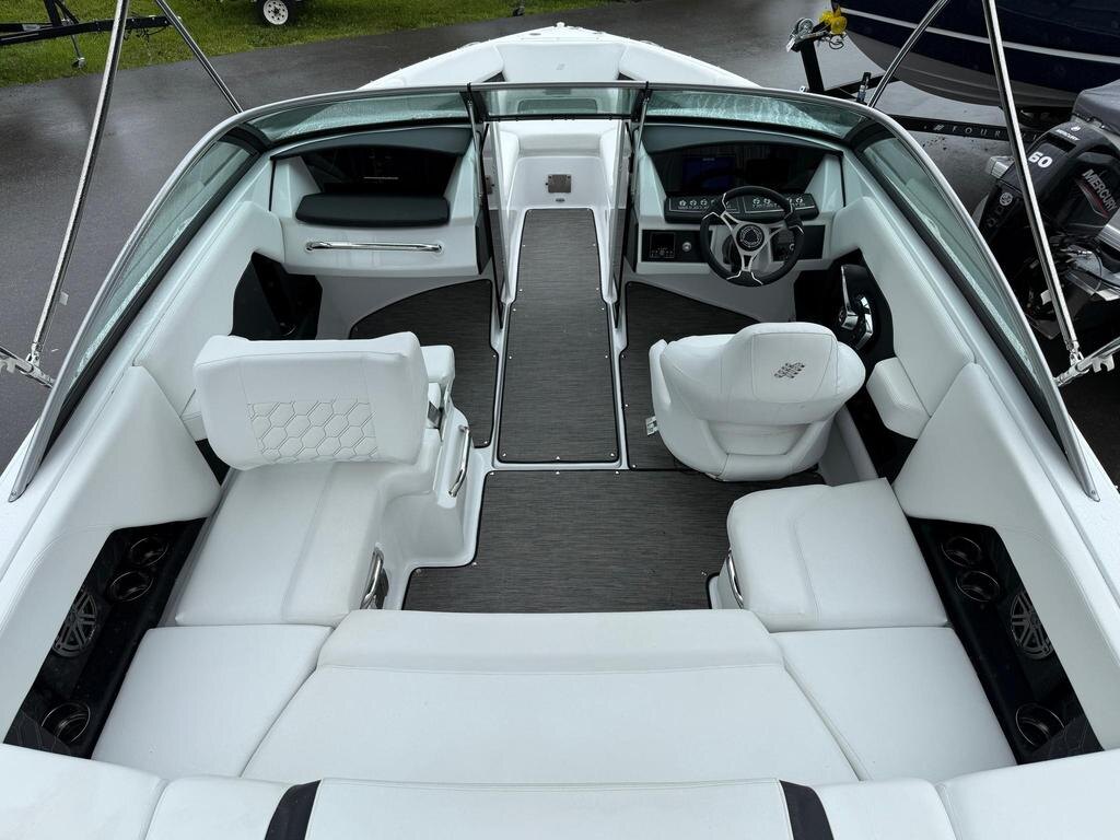 2025 Four Winns H2 W/MERCRUISER 6.2L