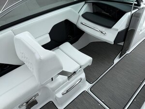 2025 Four Winns H2 W/MERCRUISER 6.2L