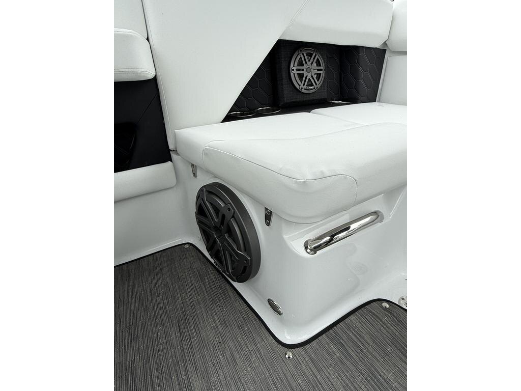 2025 Four Winns H2 W/MERCRUISER 6.2L