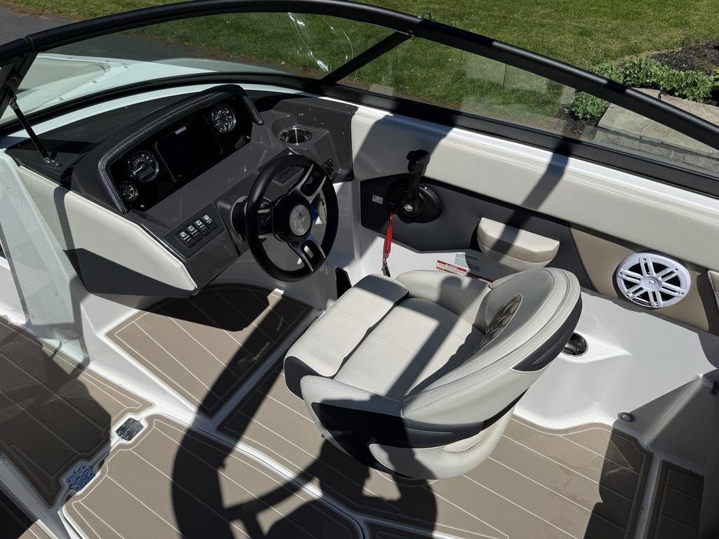 2025 Monterey Boats M20 SERIES