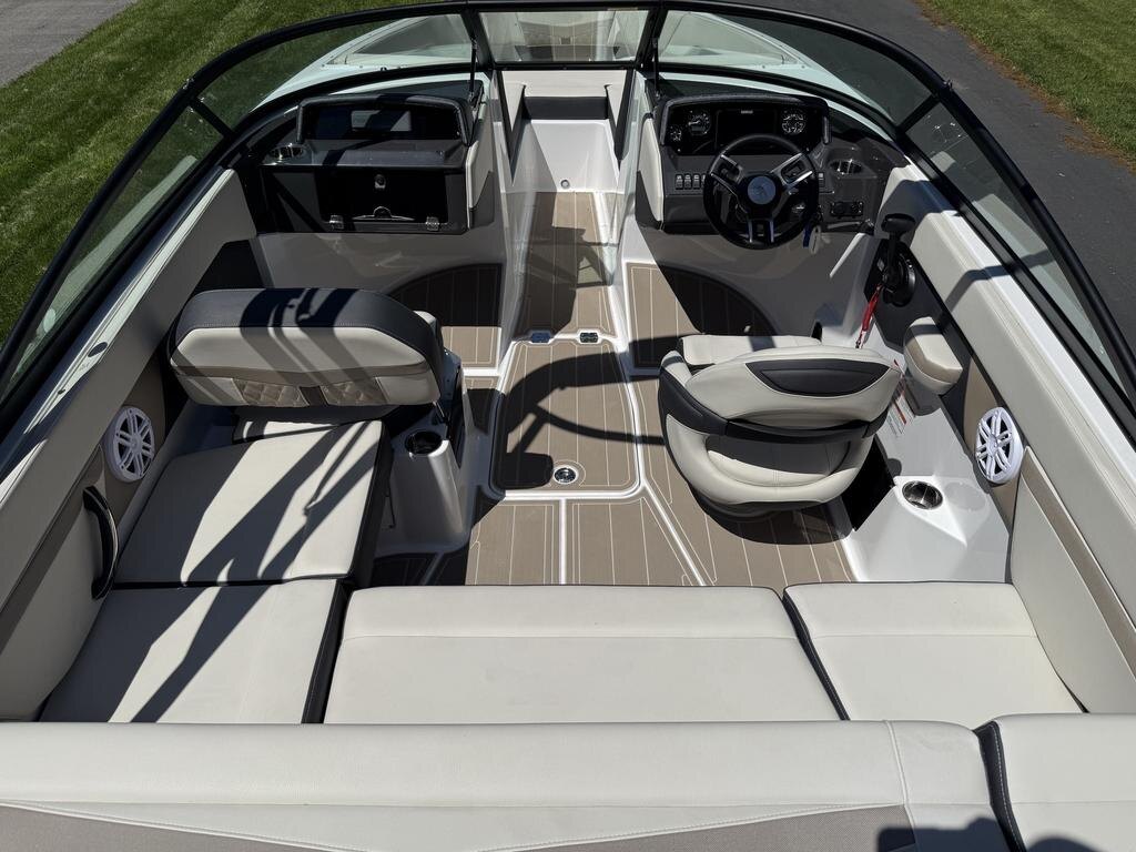2025 Monterey Boats M20 SERIES