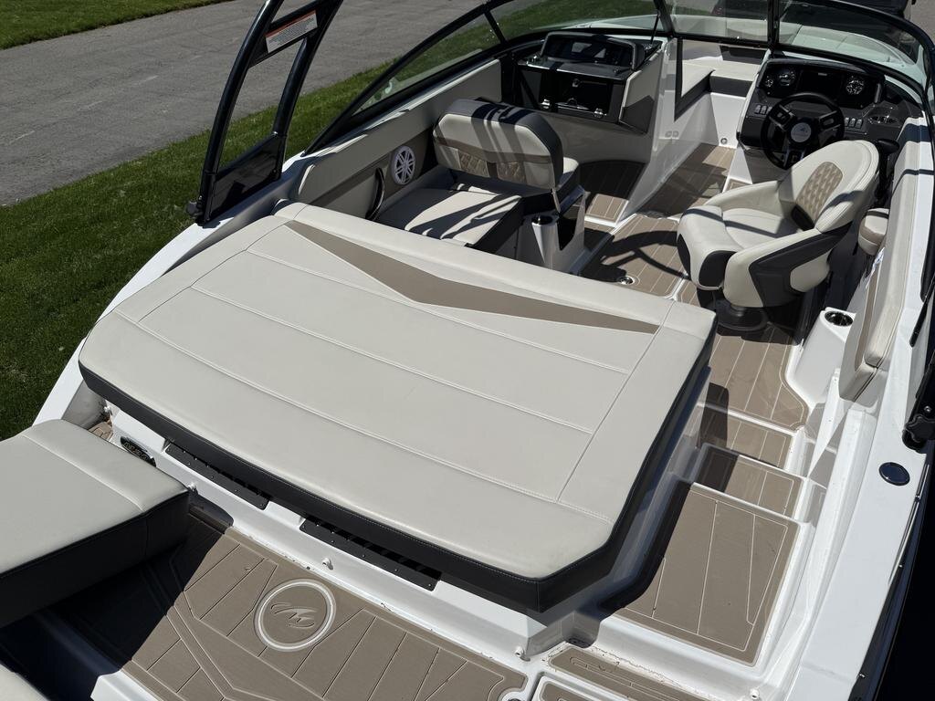 2025 Monterey Boats M20 SERIES