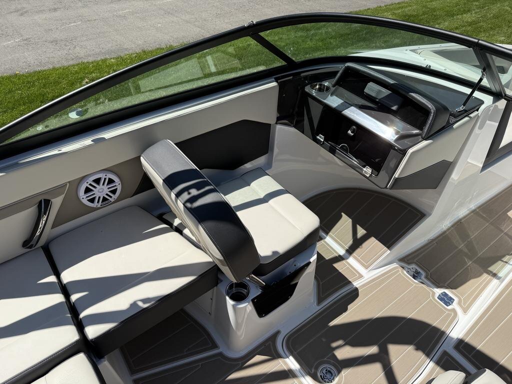2025 Monterey Boats M20 SERIES