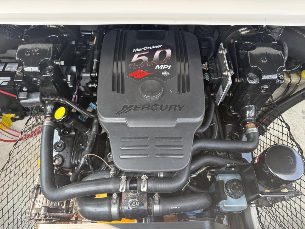 2006 Glastron GX 205 w/MERCRUISER 5.0L