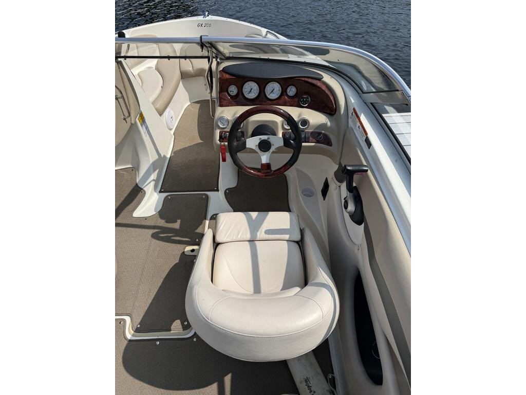 2006 Glastron GX 205 w/MERCRUISER 5.0L