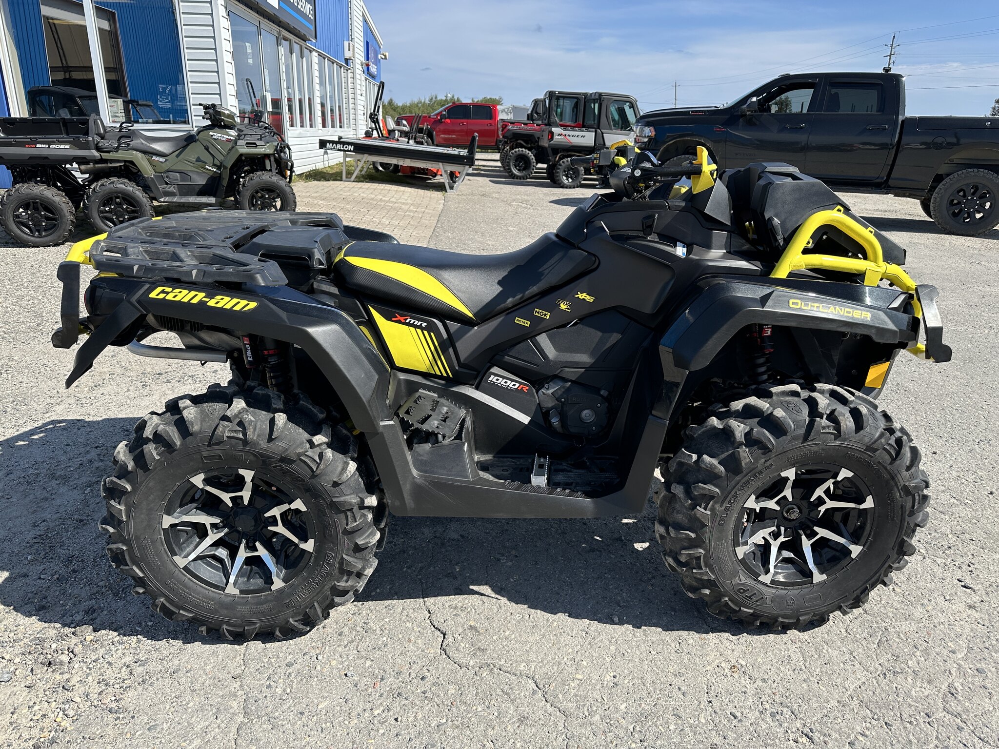 2018 Can Am Outlander™ X® mr 1000R Carbon Black & Yellow