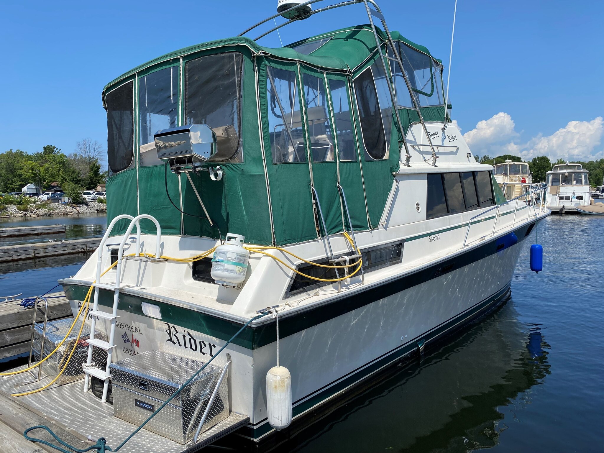 8299 583963 22222048 Silverton 40 Aft Cabin