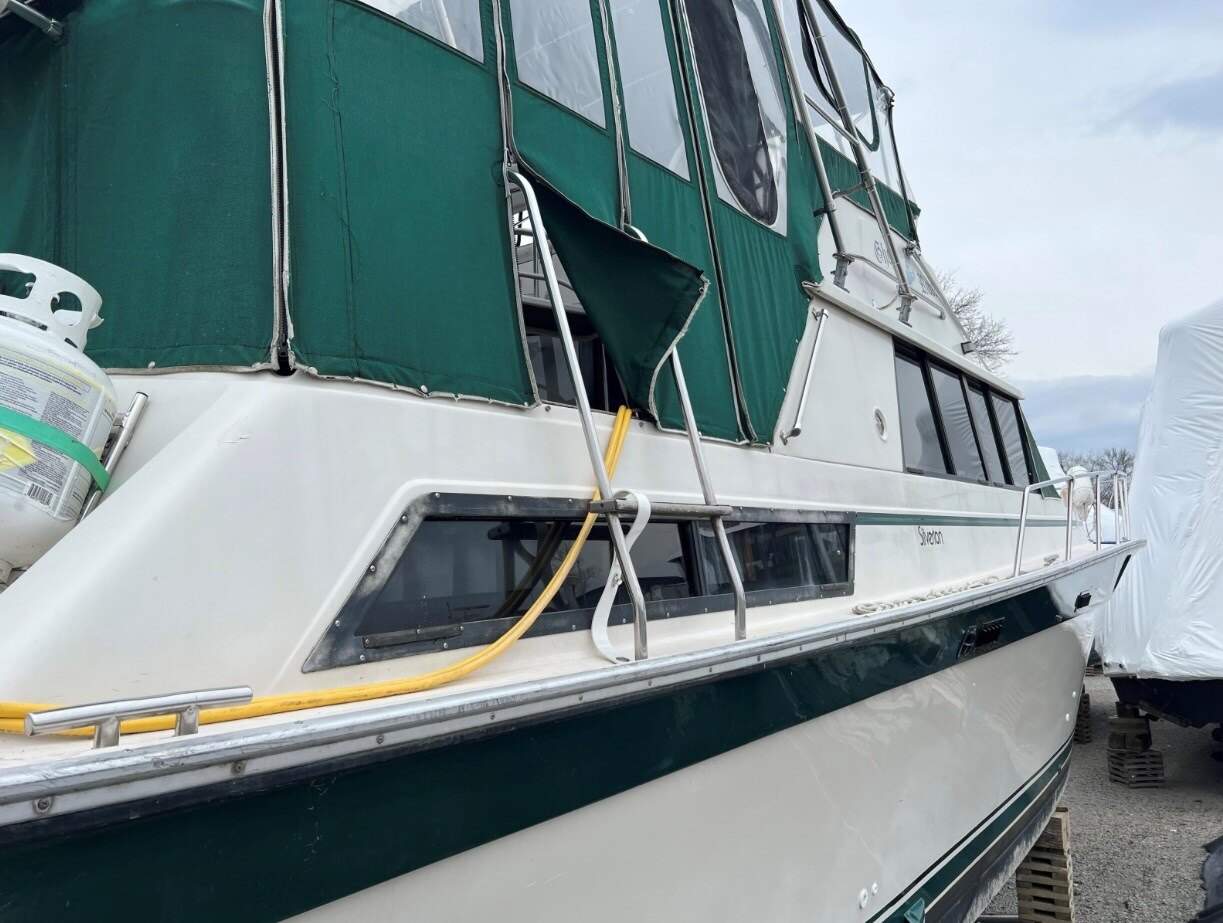 8299 583963 22222049 Silverton 40 Aft Cabin