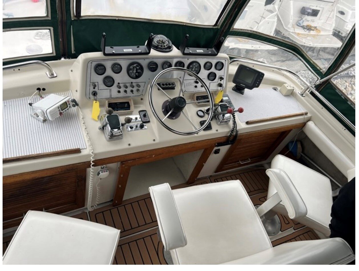 8299 583963 22222050 Silverton 40 Aft Cabin