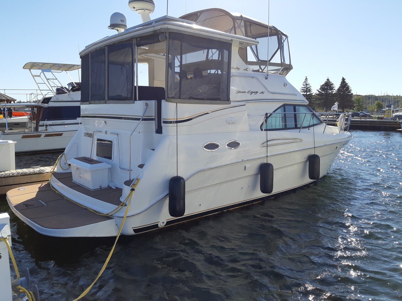 8299 587213 22461462 Sea Ray 380 Aft Cabin