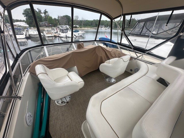 8299 587213 22688388 Sea Ray 380 Aft Cabin