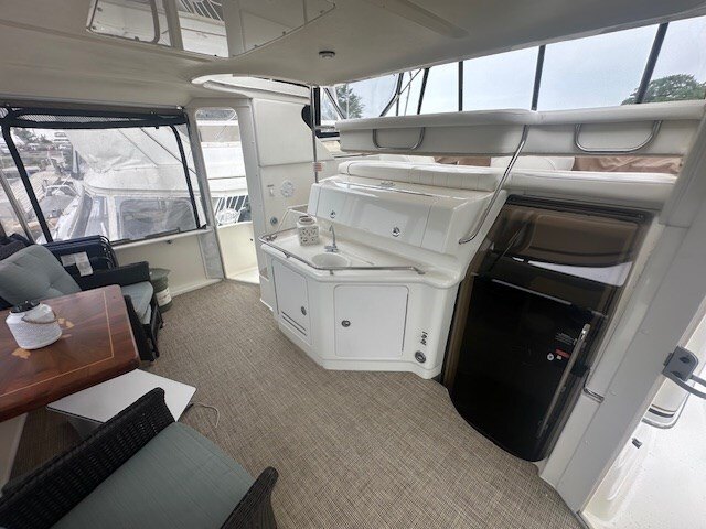 8299 587213 22688389 Sea Ray 380 Aft Cabin