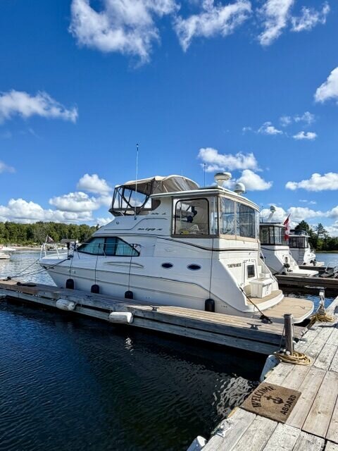 8299 587213 23975824 Sea Ray 380 Aft Cabin
