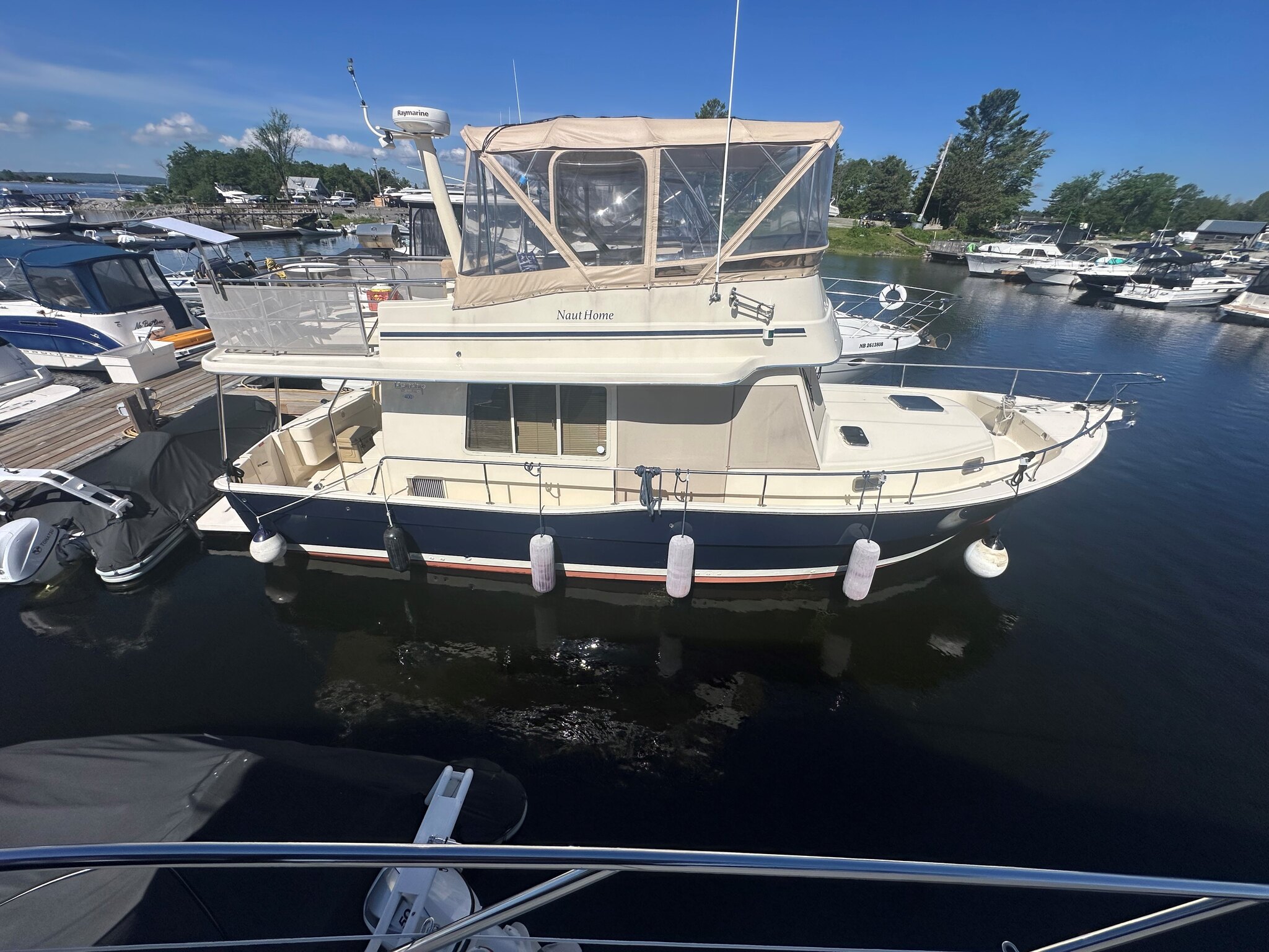 8299 671553 23786212 Mainship 400