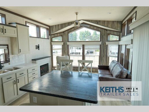 8925 38180 27578630 Fairmont Country Manor 148033