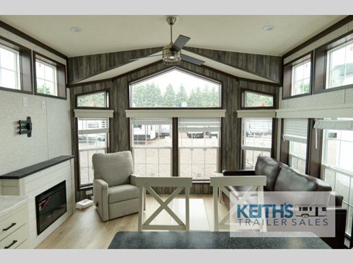 8925 38180 28121605 Fairmont Country Manor 148033