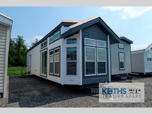 8925 38181 27240229 Fairmont Country Manor 148038