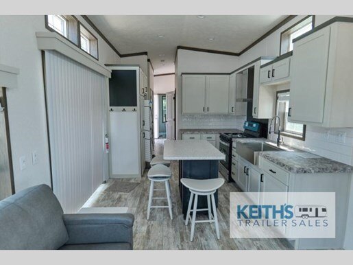 8925 38181 27240230 Fairmont Country Manor 148038