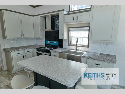 8925 38181 27240231 Fairmont Country Manor 148038