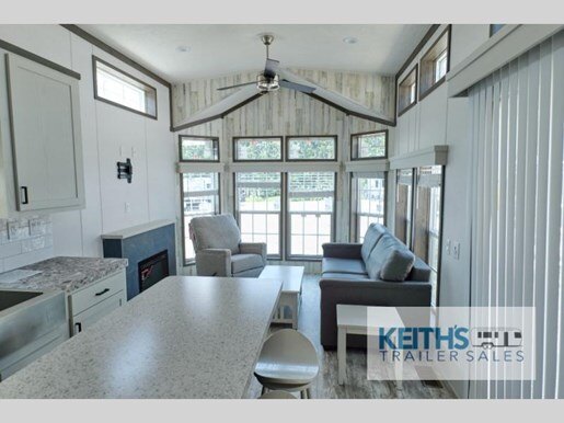 8925 38181 27240233 Fairmont Country Manor 148038