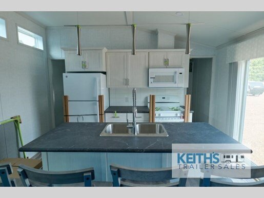 8925 38554 27968926 General Coach Manor Series Madison