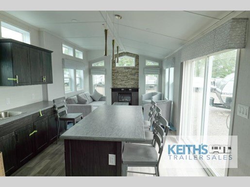 8925 38555 28097925 General Coach Manor Series Manchester