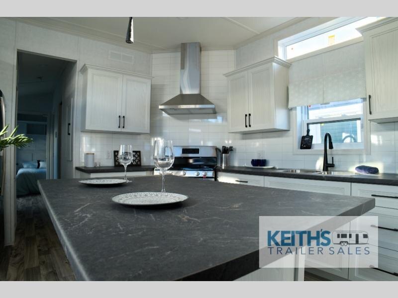 8925 39529 29004856 General Coach Resort Series Ridgetown