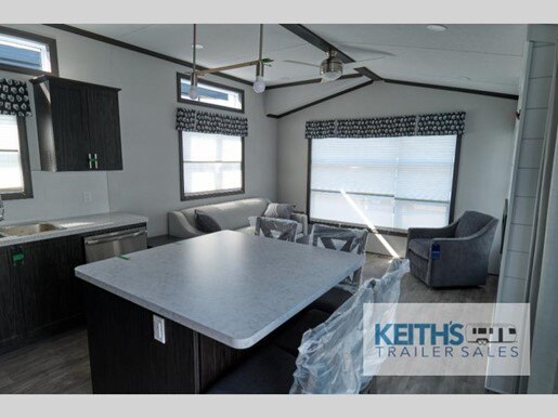 8925 40130 28988226 Northlander Industries Cottager Escape All Season