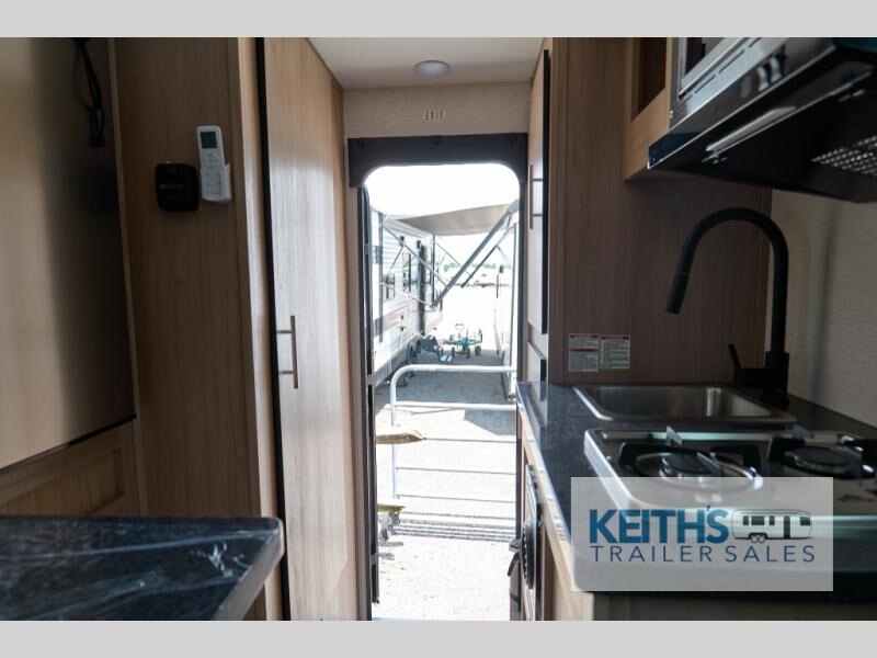2026 Travel Lite Up Country 775U