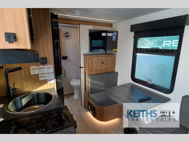 8925 42820 29016039 Keystone Rv Reign 15rb