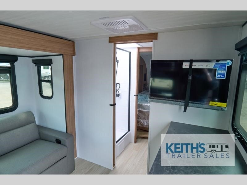 8925 43957 29091199 Keystone Rv Reign 19rk
