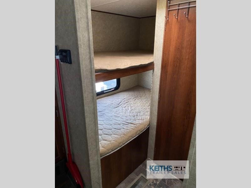 2014 Prime Time RV Avenger 27BBS